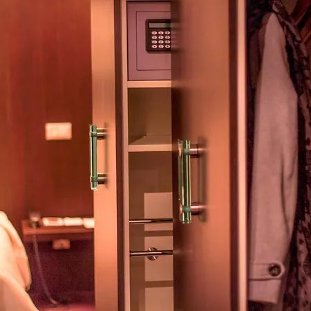 Le Rex Hotel 4*
