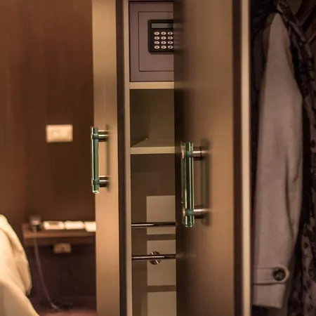 Le Rex Hotel 4*